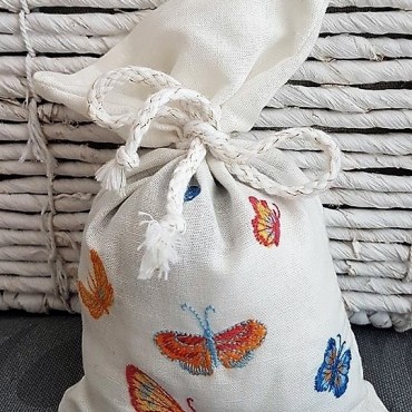 Embroidered Lavender Sachet - Borboleta II