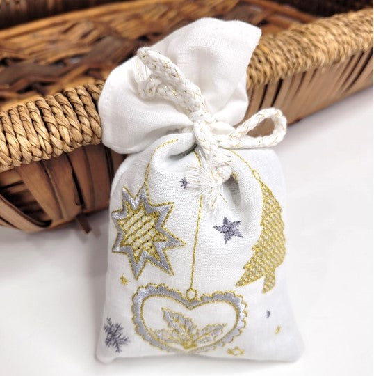 Sachê Bordado de Lavanda - MAGIA DO NATAL